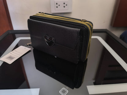 Cartera elegante con detalle de corazón y monedero incluído